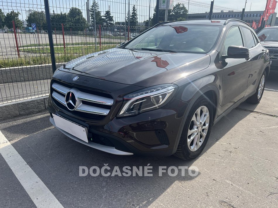 Mercedes-Benz GLA 1.6 