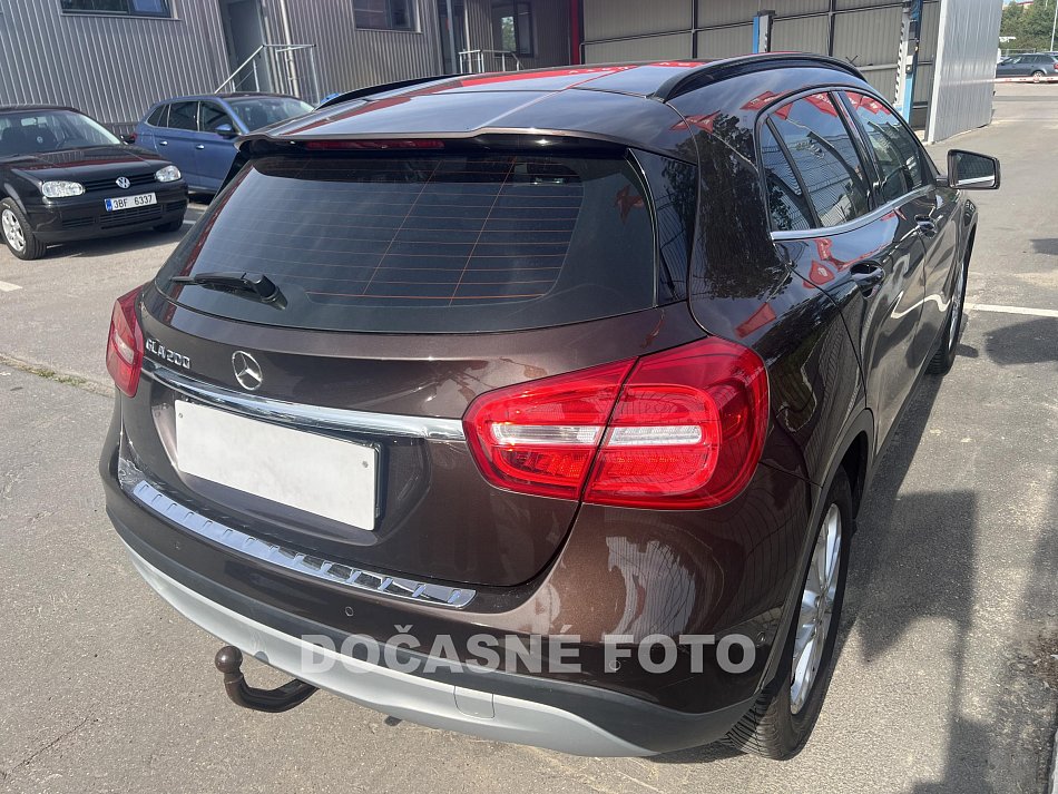 Mercedes-Benz GLA 1.6 