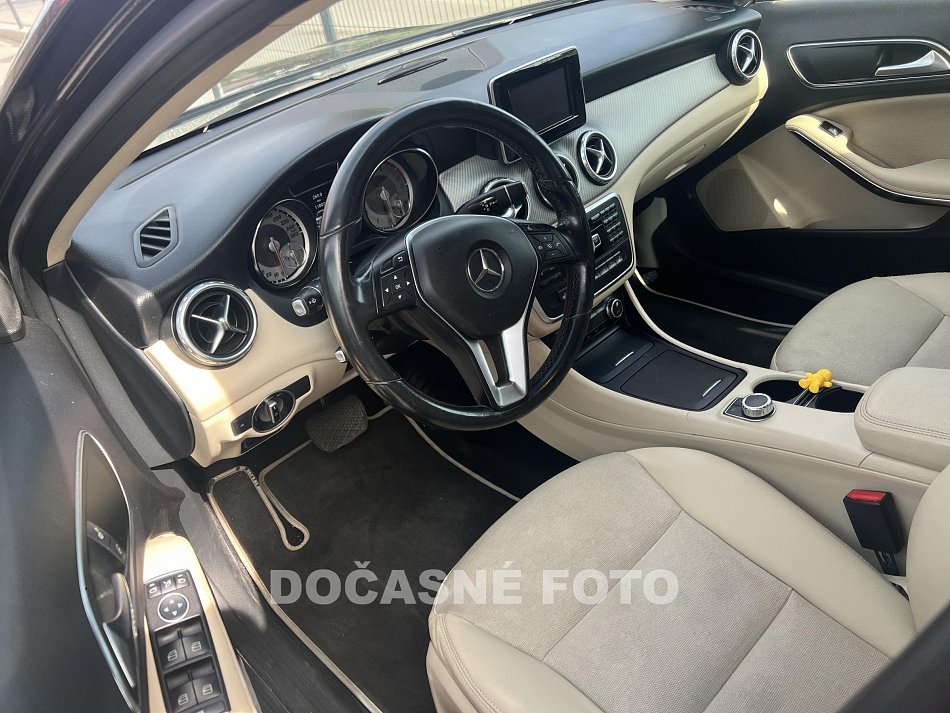 Mercedes-Benz GLA 1.6 