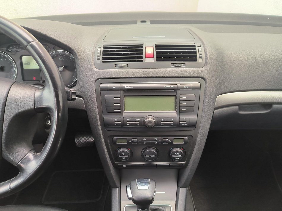Škoda Octavia II 1.6 FSI Elegance