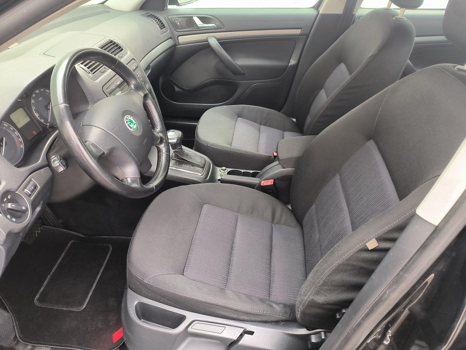 Škoda Octavia II 1.6 FSI Elegance