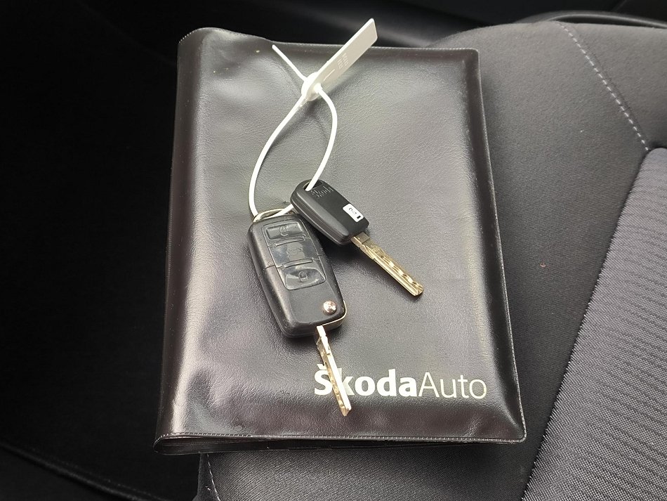 Škoda Octavia II 1.6 FSI Elegance