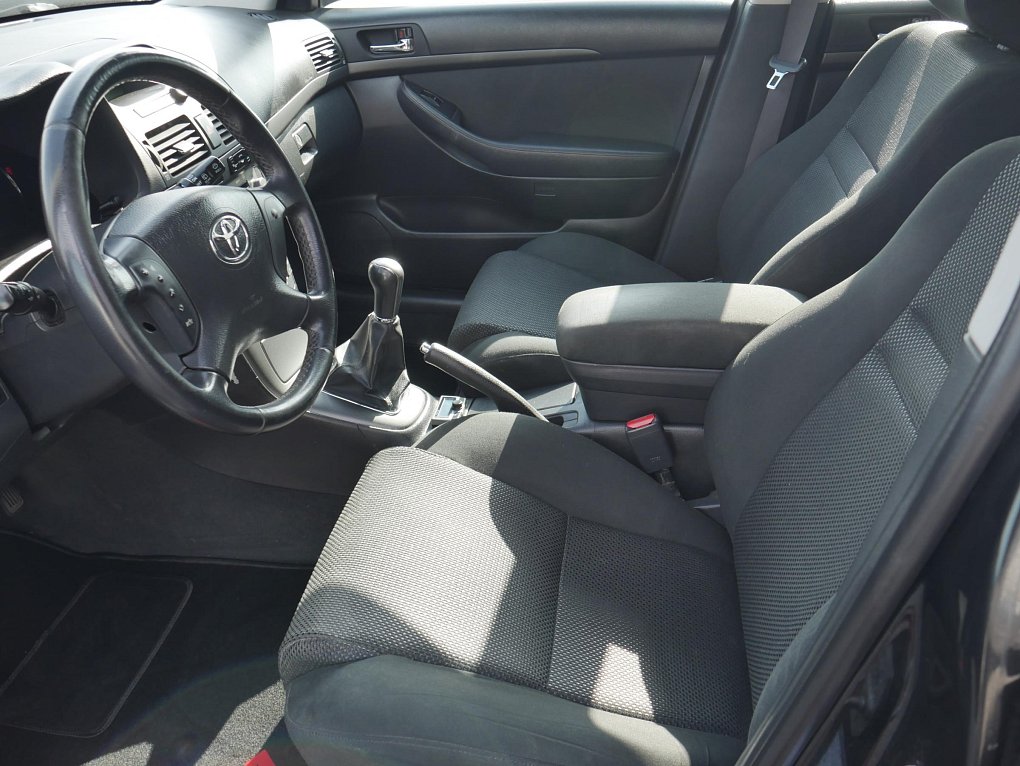 Toyota Avensis 1.8 i 