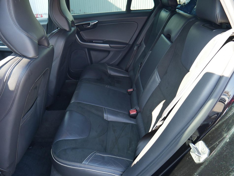 Volvo V60 2.0 D R-design