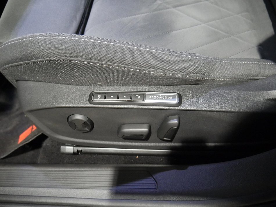 Volkswagen Golf 1.5 TSi 