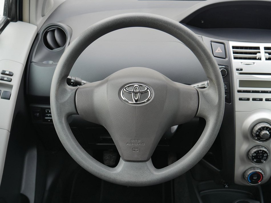 Toyota Yaris 1.3i 
