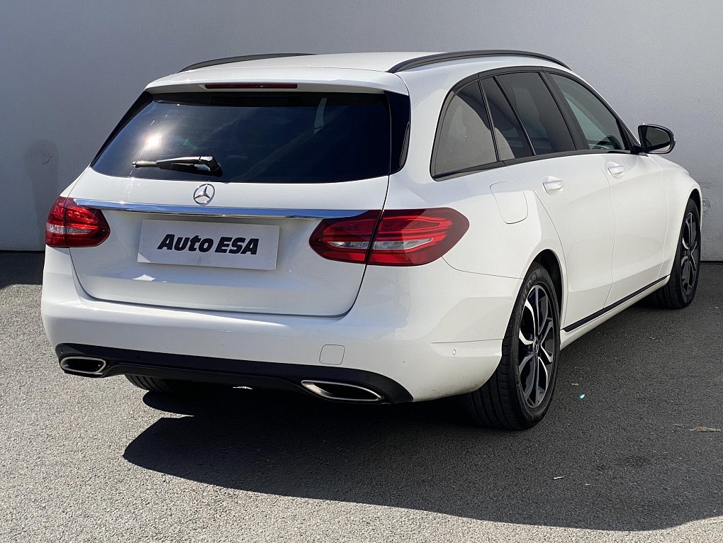 Mercedes-Benz Třída C 1.6 CGI Avantgarde C180