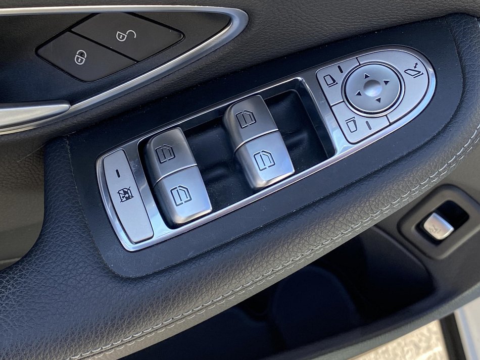 Mercedes-Benz Třída C 1.6 CGI Avantgarde C180