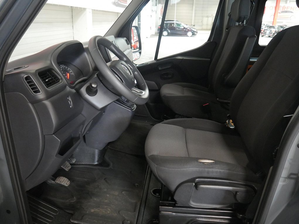 Renault Master 2.3dCi  L1H2 6míst