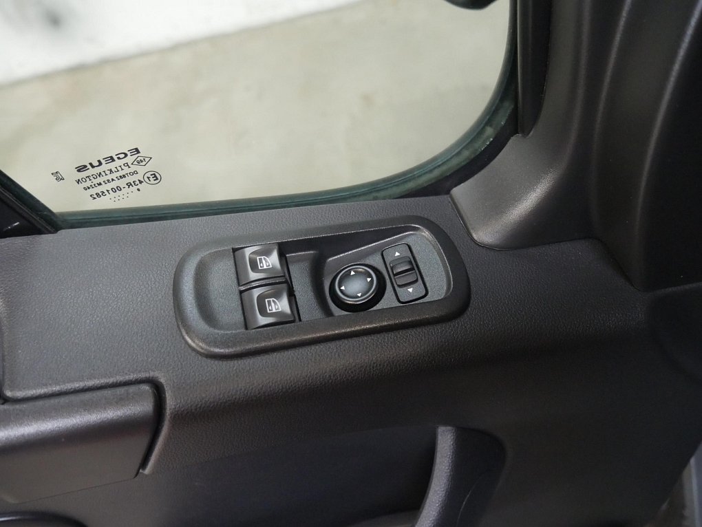 Renault Master 2.3dCi  L1H2 6míst