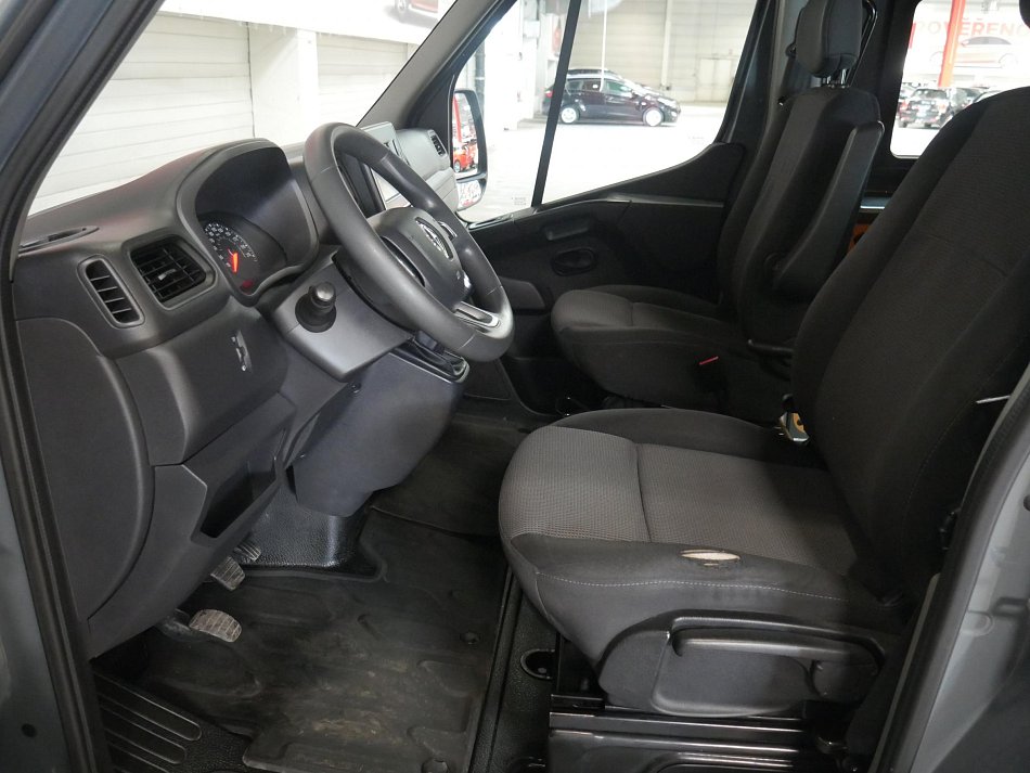 Renault Master 2.3dCi  L1H2 6míst