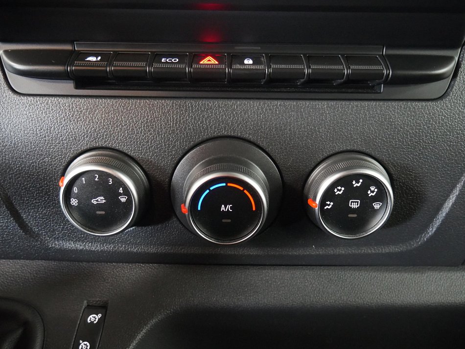 Renault Master 2.3dCi  L1H2 6míst