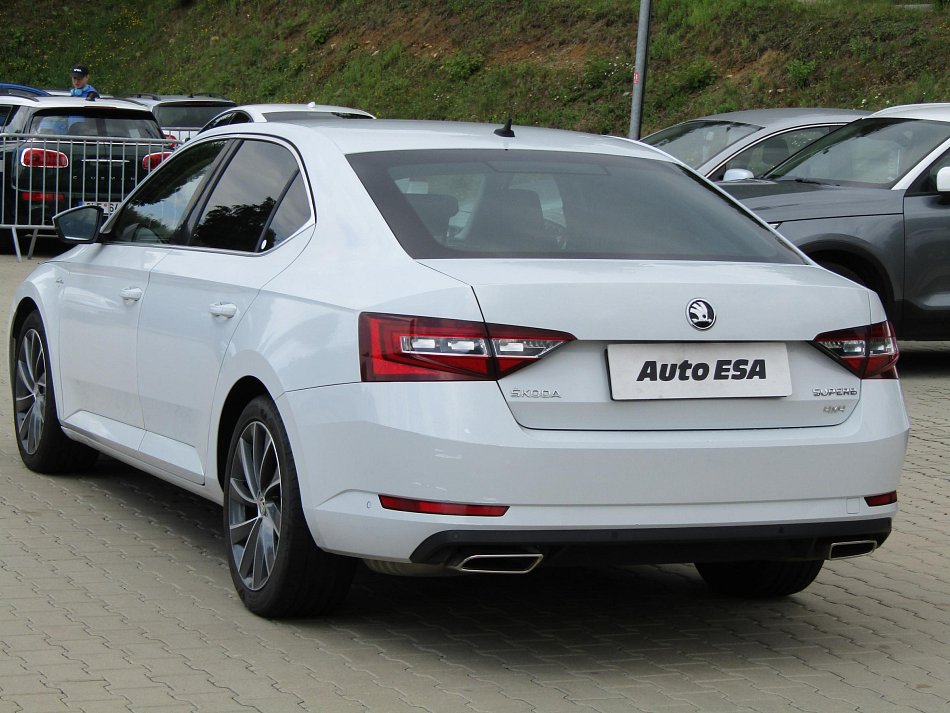 Škoda Superb III 2.0TSi  4x4