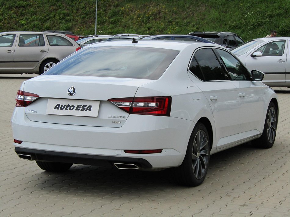 Škoda Superb III 2.0TSi  4x4