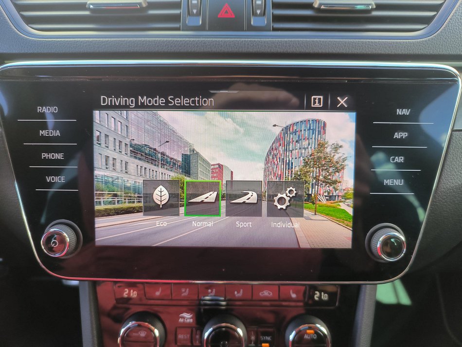 Škoda Superb III 2.0 TSI SportLine