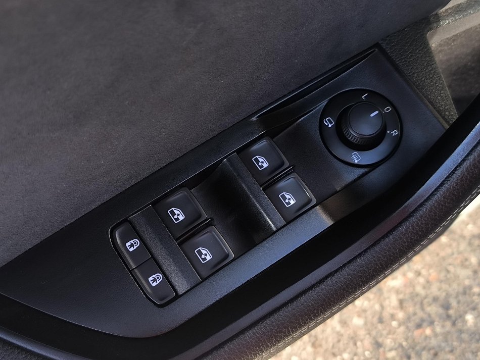 Škoda Superb III 2.0 TSI SportLine