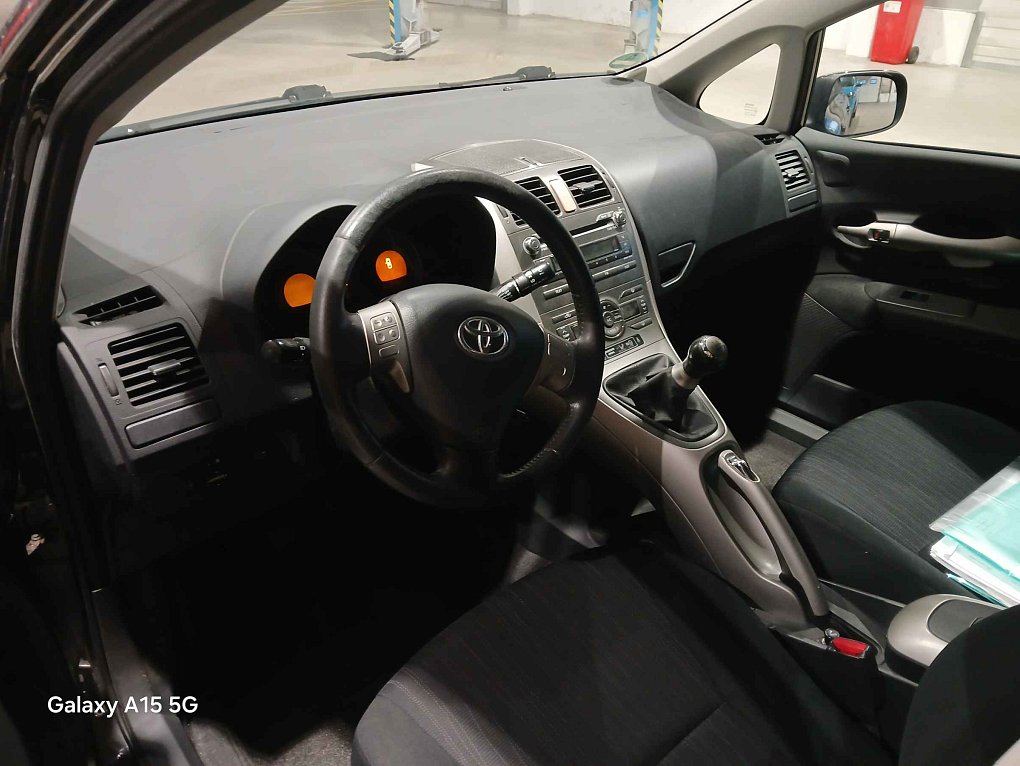 Toyota Auris 1.6 VVTI 