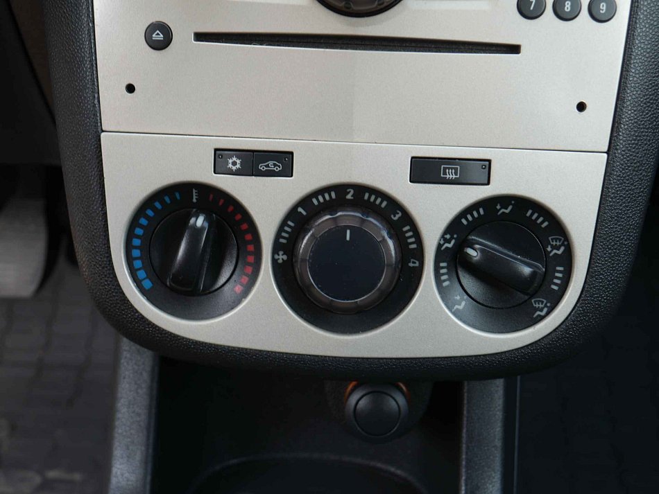 Opel Corsa 1.2 i 