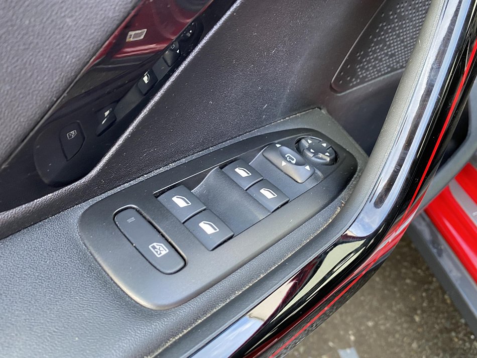 Peugeot 2008 1.2 PT GT Line