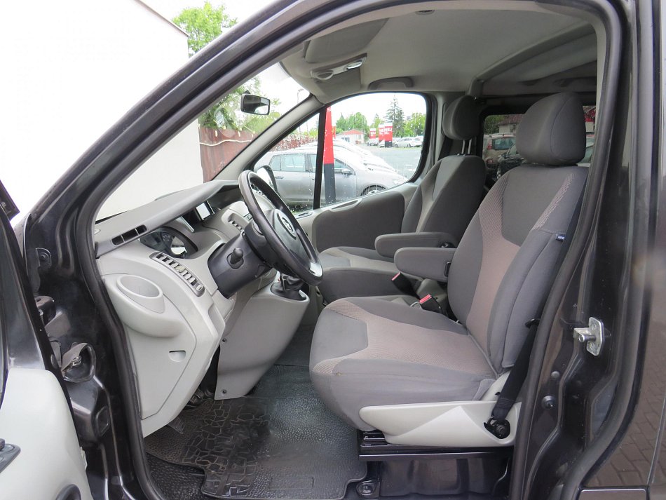 Opel Vivaro 2.5CDTi Life