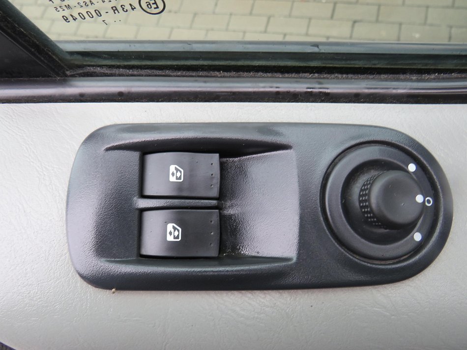Opel Vivaro 2.5CDTi Life