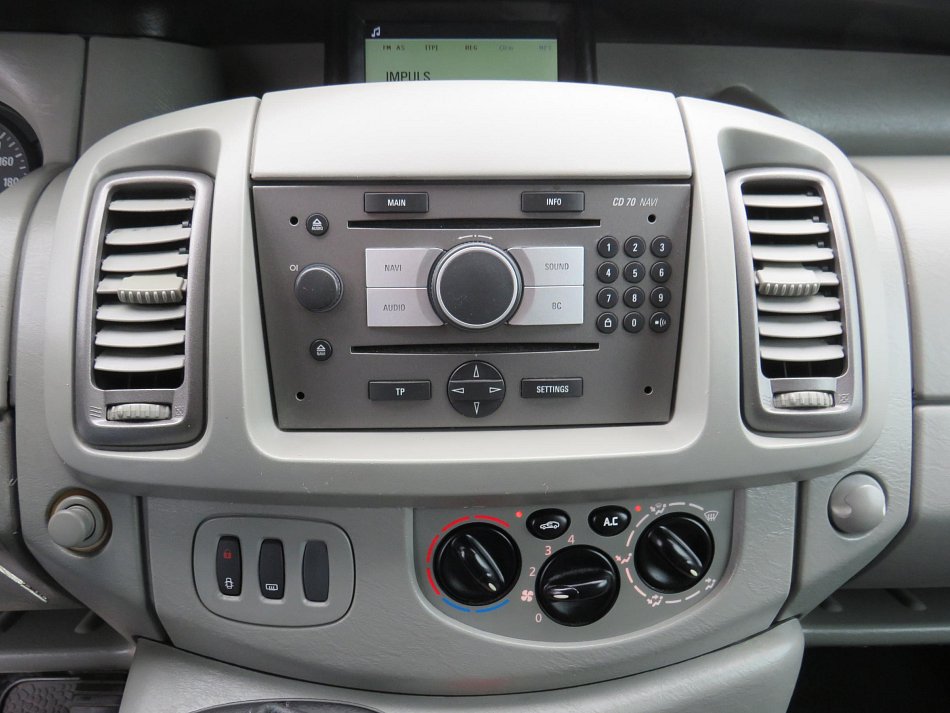 Opel Vivaro 2.5CDTi Life