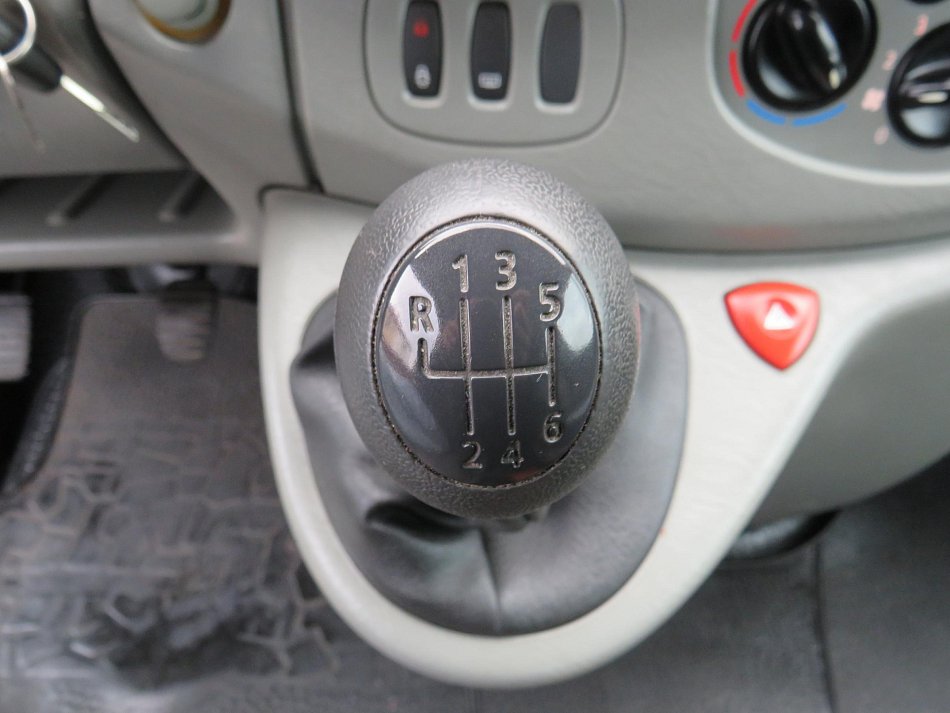 Opel Vivaro 2.5CDTi Life