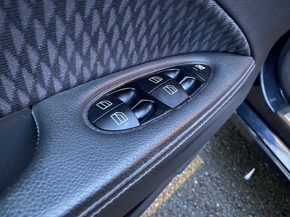 Mercedes-Benz Třída E 1.8 i 