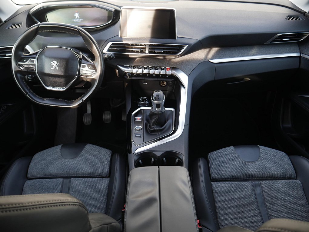 Peugeot 3008 1.2 PT 