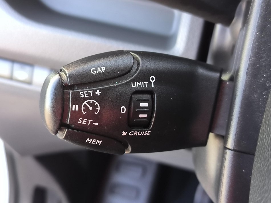 Opel Vivaro 2.0CDTi  L2 DÍLNA SORTIMO