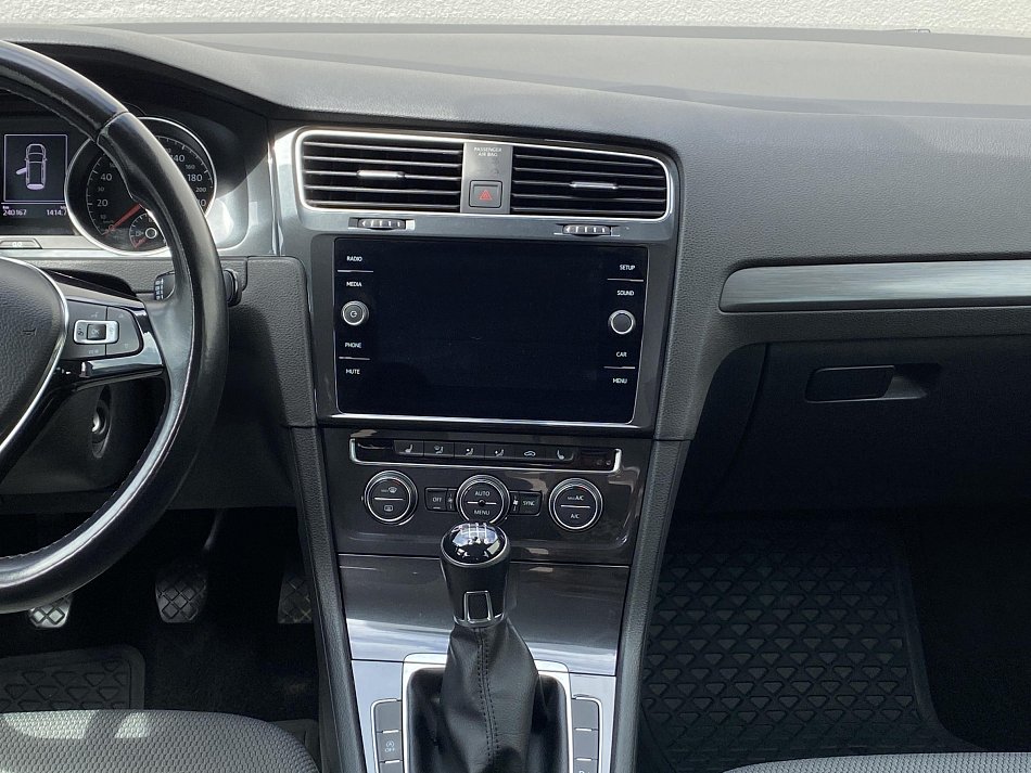 Volkswagen Golf 2.0 TDi 