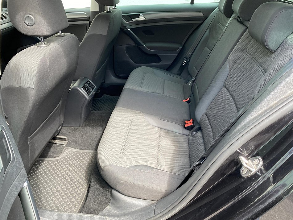 Volkswagen Golf 2.0 TDi 