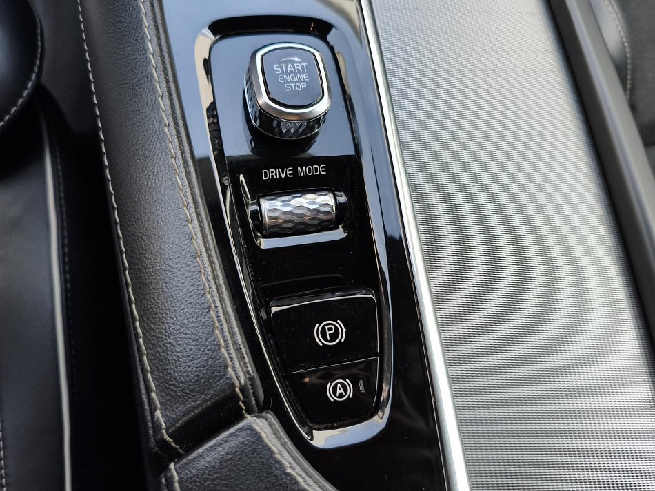 Volvo XC90 2.0 D5  AWD, 7míst