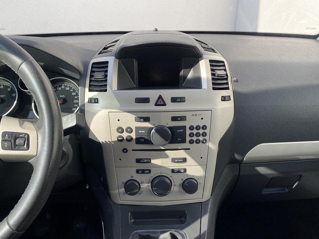 Opel Zafira 1.8 i  7míst