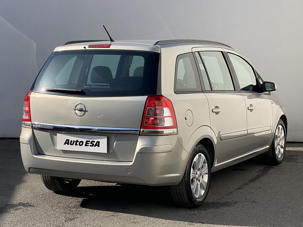 Opel Zafira 1.8 i  7míst