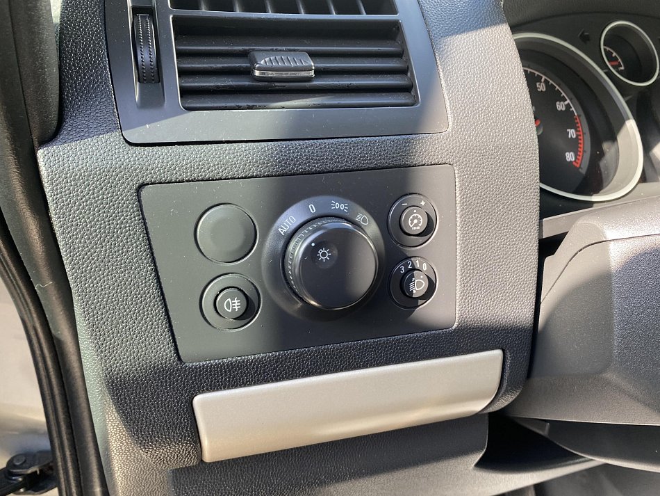 Opel Zafira 1.8 i  7míst