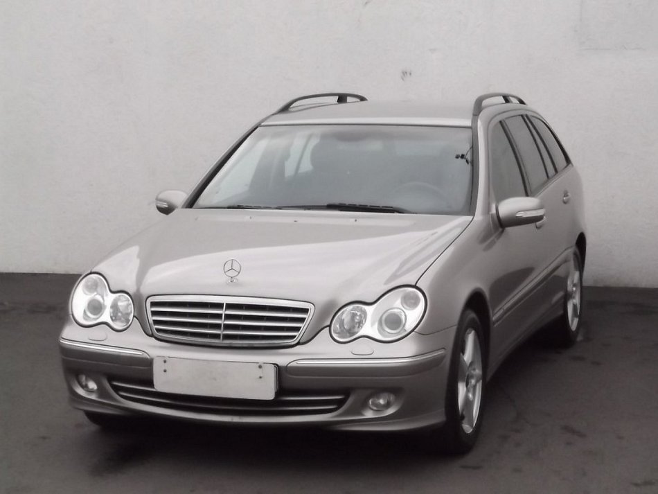 Mercedes-Benz Třída C 3.0 CDi Avantgarde C320 4Matic