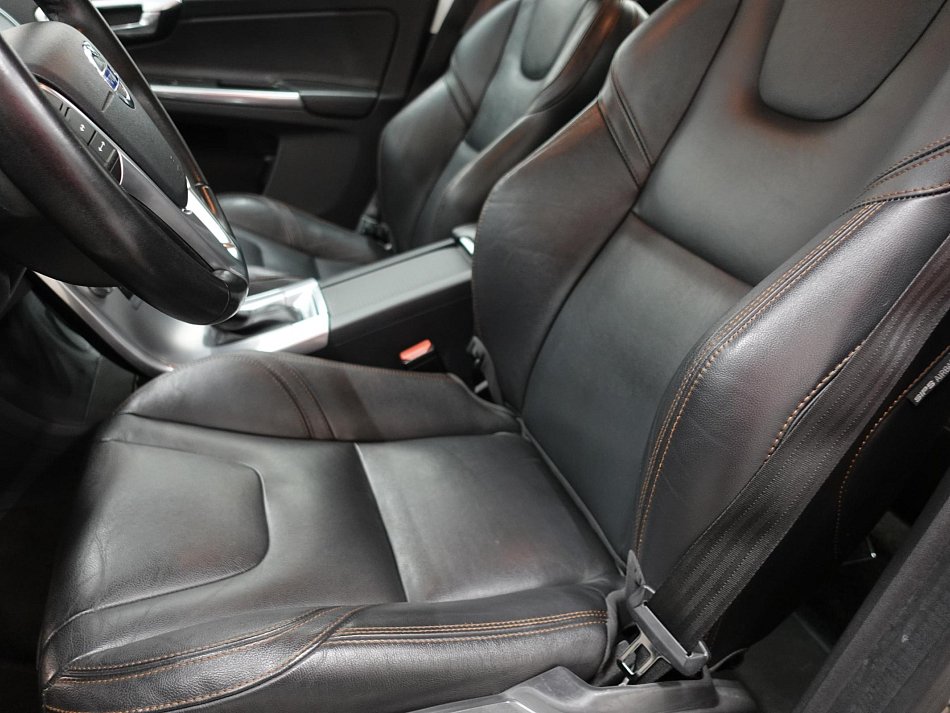 Volvo XC60 2.4 D4 Summum AWD