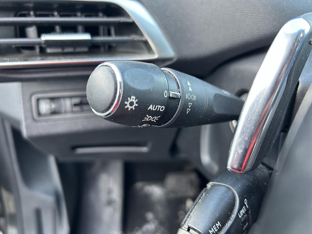 Peugeot 3008 1.2 PT Allure