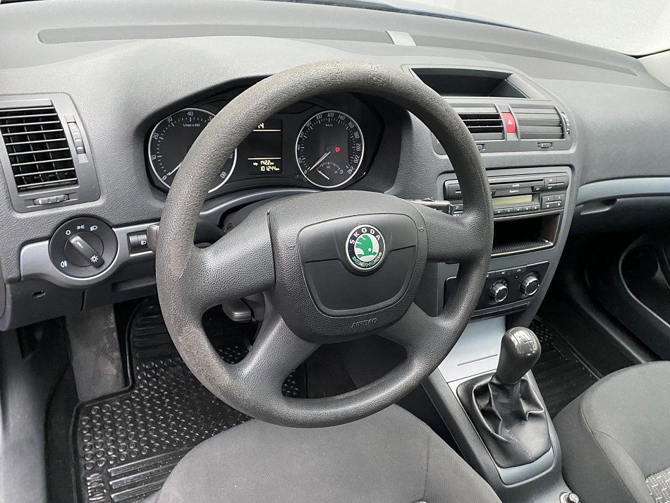 Škoda Octavia II 1.6  Tour