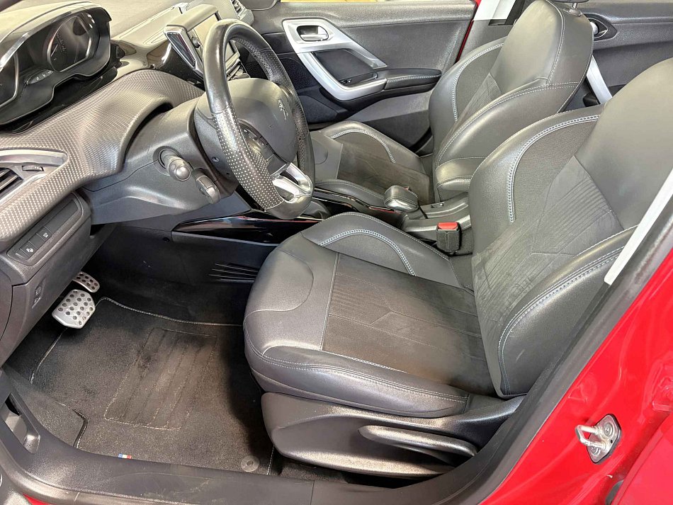 Peugeot 2008 1.2 PT Crossway