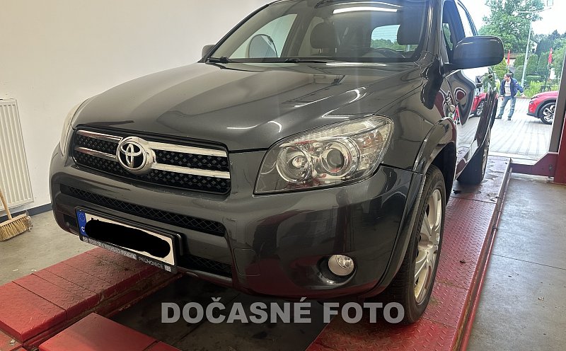 Toyota RAV4 2.2D 