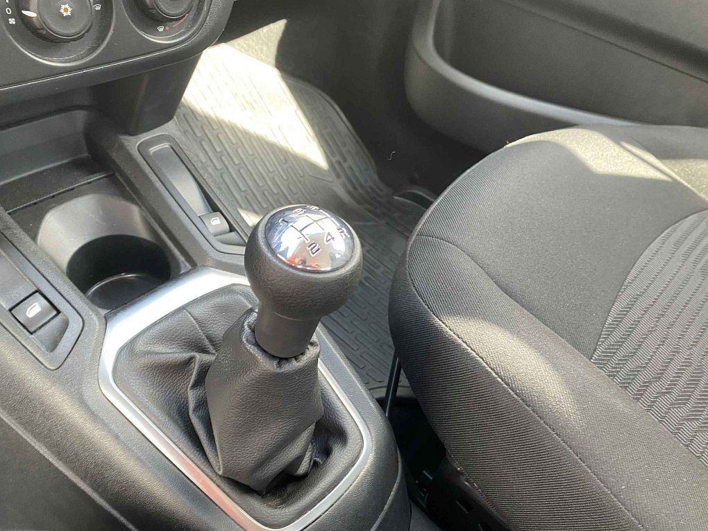Peugeot 301 1.6i 