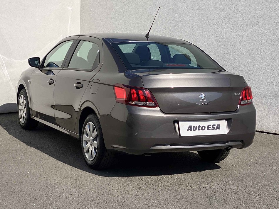 Peugeot 301 1.6i 
