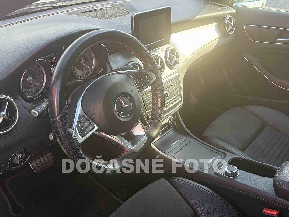 Mercedes-Benz GLA 200D 