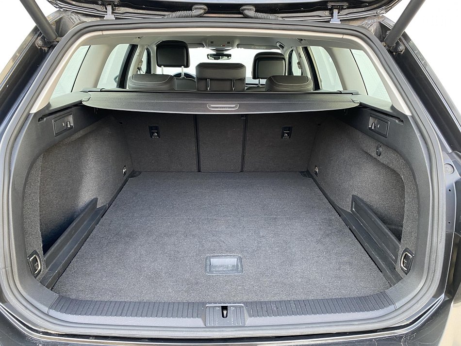 Volkswagen Passat 1.6 TDi Elegance