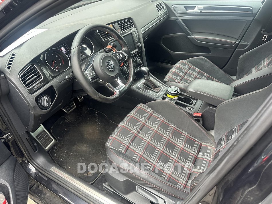 Volkswagen Golf 2.0 TSi 
