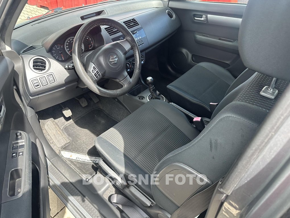 Suzuki Swift 1.3 i 