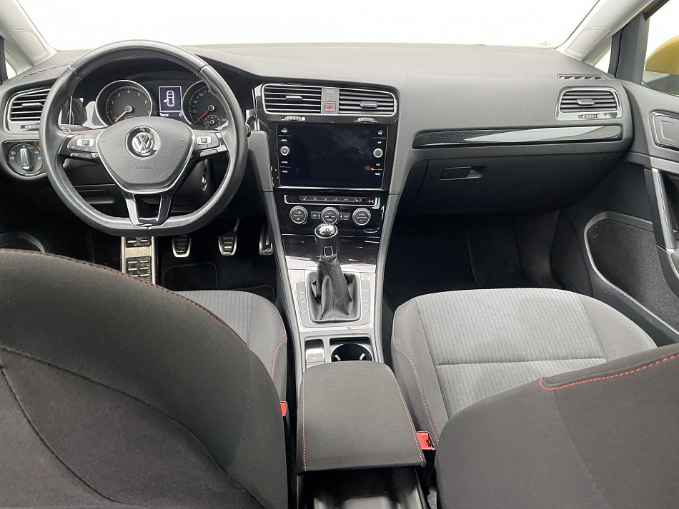 Volkswagen Golf 1.5 TSi Sound