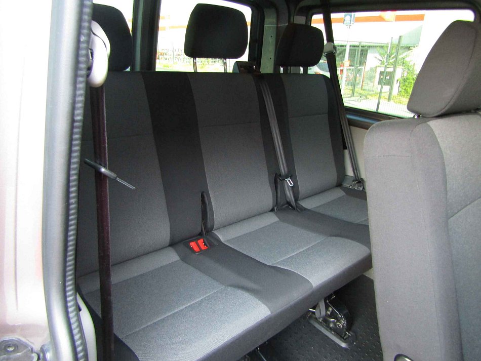 Volkswagen Transporter 2.0TDi  8míst
